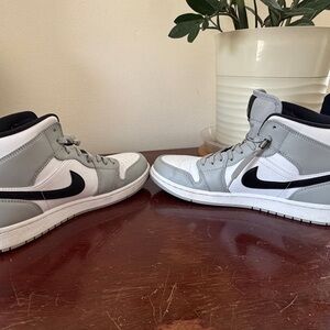Air Jordan 1 mid smoke grey